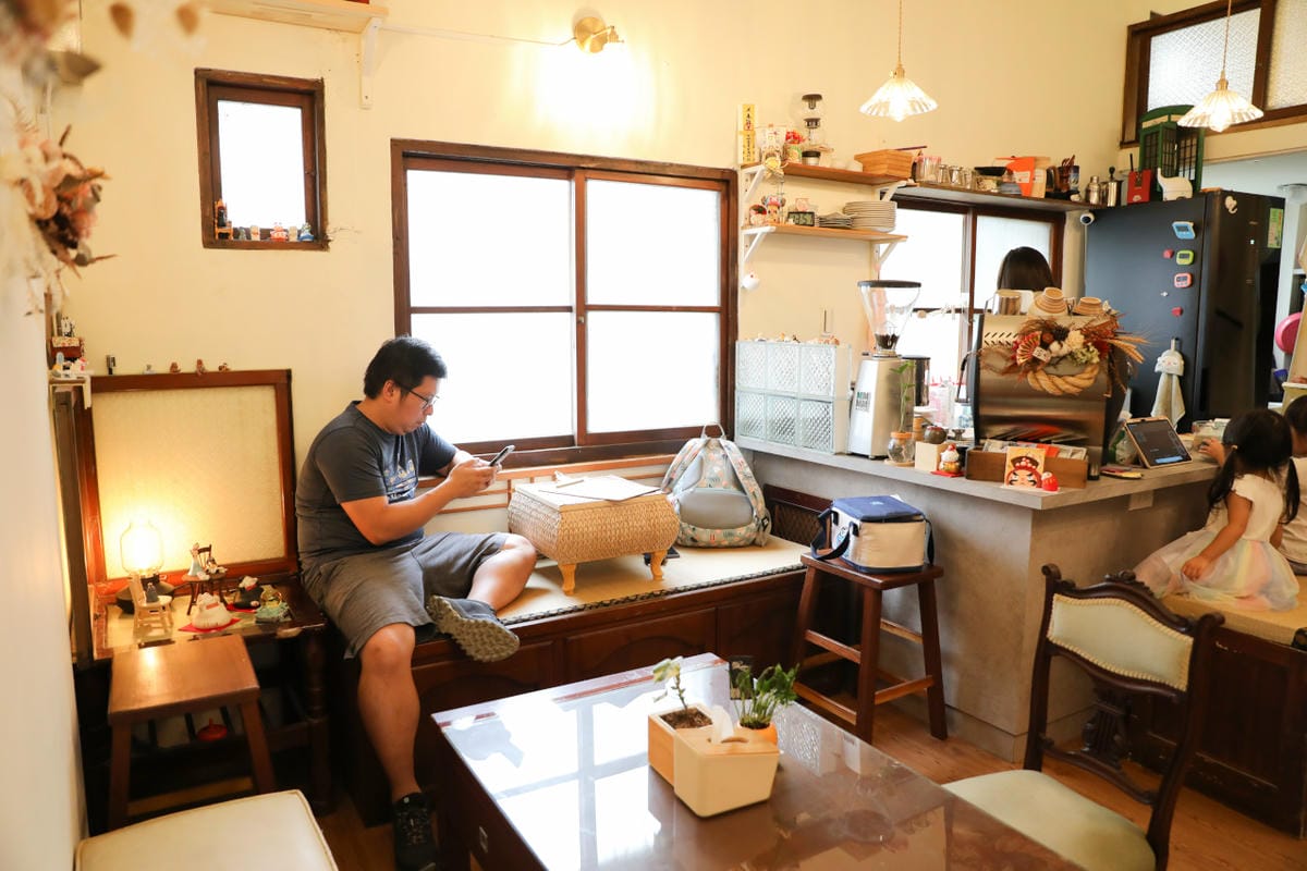 台南食記｜台南老屋咖啡廳推薦！木梯 喫茶店 咖啡．飲品．甜薄餅