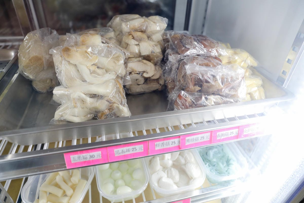 苗栗食記｜苗栗人氣排隊美食推薦！沐上麻辣燙 大骨奶香湯頭，可以喝的麻辣燙~