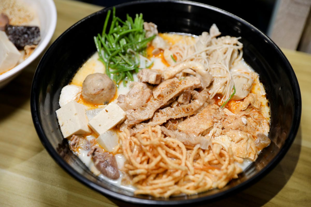苗栗食記｜苗栗人氣排隊美食推薦！沐上麻辣燙 大骨奶香湯頭，可以喝的麻辣燙~