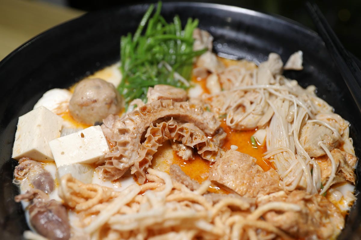 苗栗食記｜苗栗人氣排隊美食推薦！沐上麻辣燙 大骨奶香湯頭，可以喝的麻辣燙~