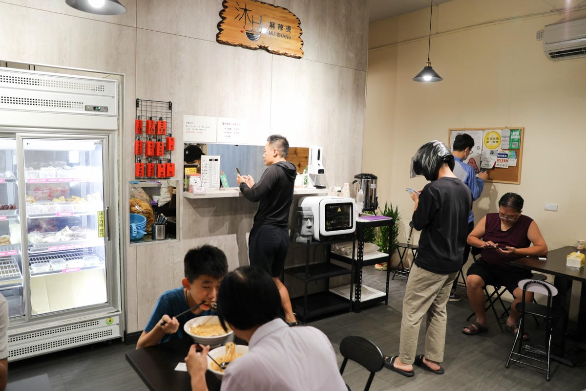 苗栗食記｜苗栗人氣排隊美食推薦！沐上麻辣燙 大骨奶香湯頭，可以喝的麻辣燙~