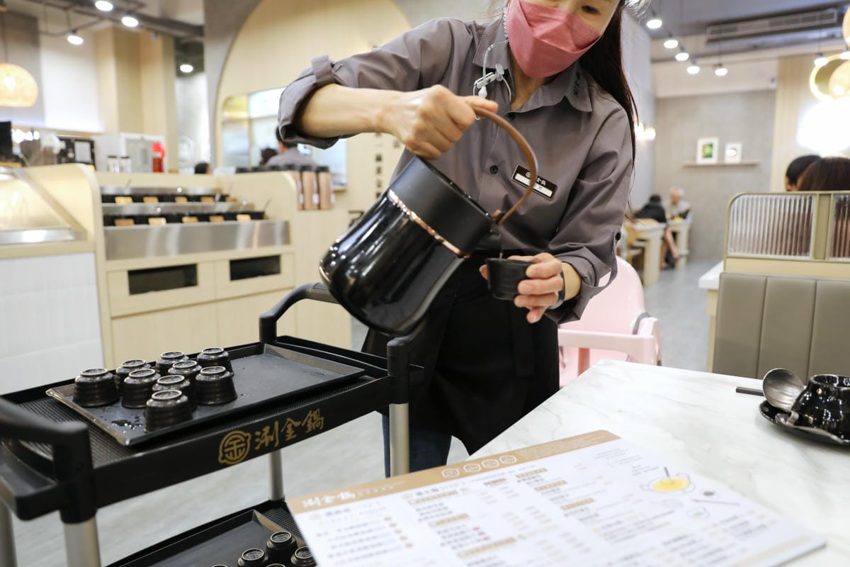 桃園食記|2023桃園最新開幕火鍋推薦!涮金鍋 和風涮涮鍋 不能錯過的黃金雞湯與雞生蠔! - 第9張圖 桃園食記|2023桃園最新開幕火鍋推薦!涮金鍋 和風涮涮鍋 不能錯過的黃金雞湯與雞生蠔!