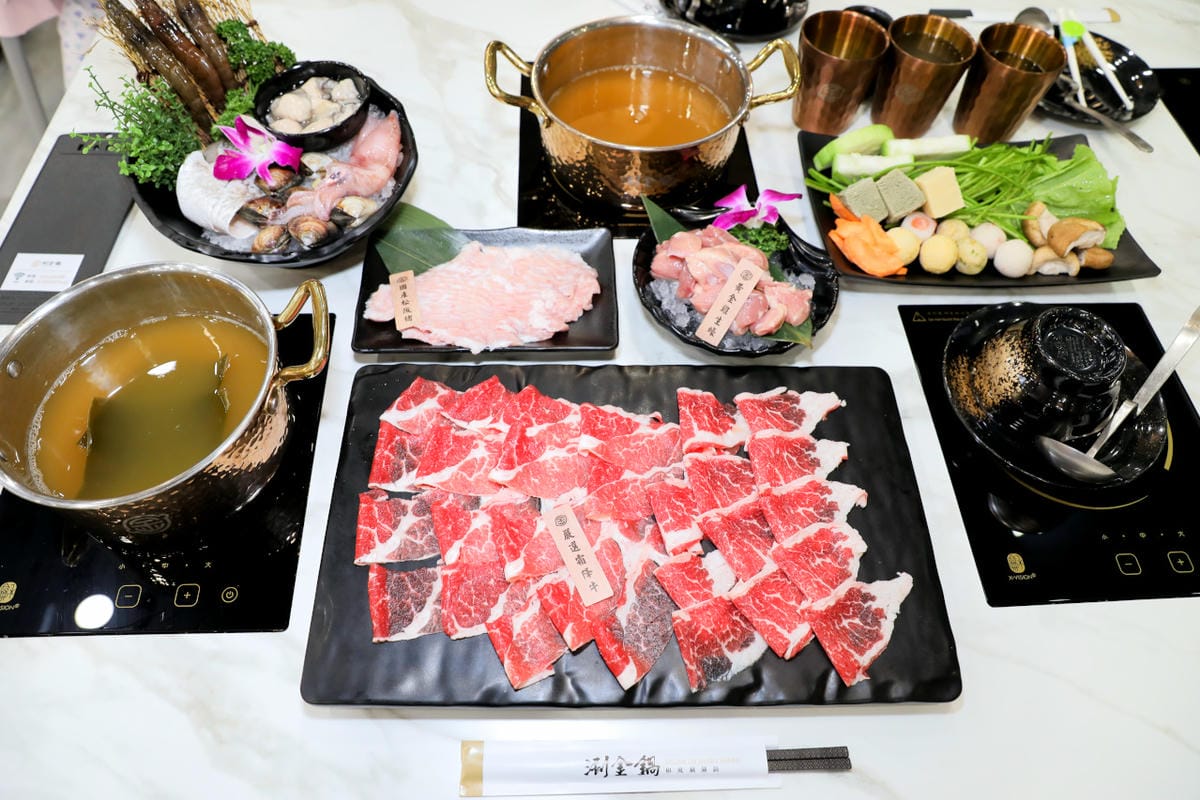 桃園食記|2023桃園最新開幕火鍋推薦!涮金鍋 和風涮涮鍋 不能錯過的黃金雞湯與雞生蠔! - 第1張圖 桃園食記|2023桃園最新開幕火鍋推薦!涮金鍋 和風涮涮鍋 不能錯過的黃金雞湯與雞生蠔!