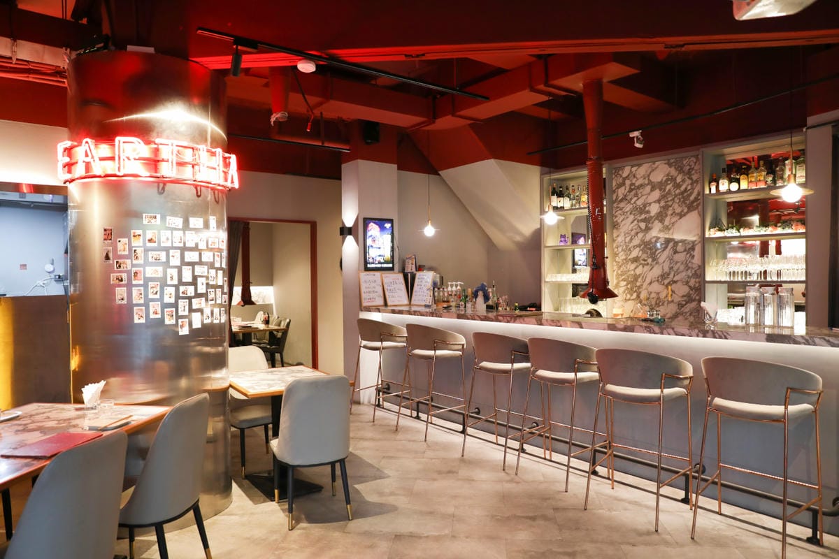 台中食記｜台中高級燒肉推薦！Eartha燒肉餐酒館 夢幻燒肉珠寶盒，桌邊代烤服務，親子寵物友善餐廳