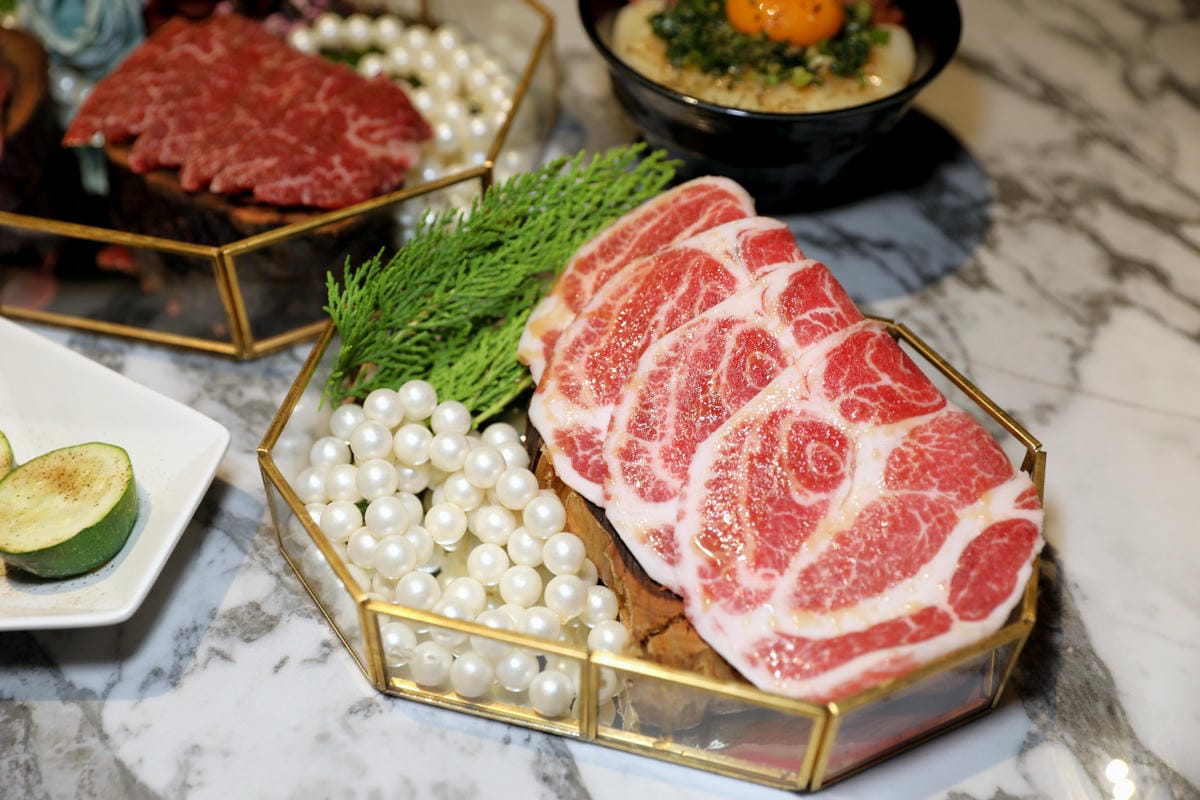台中食記｜台中高級燒肉推薦！Eartha燒肉餐酒館 夢幻燒肉珠寶盒，桌邊代烤服務，親子寵物友善餐廳