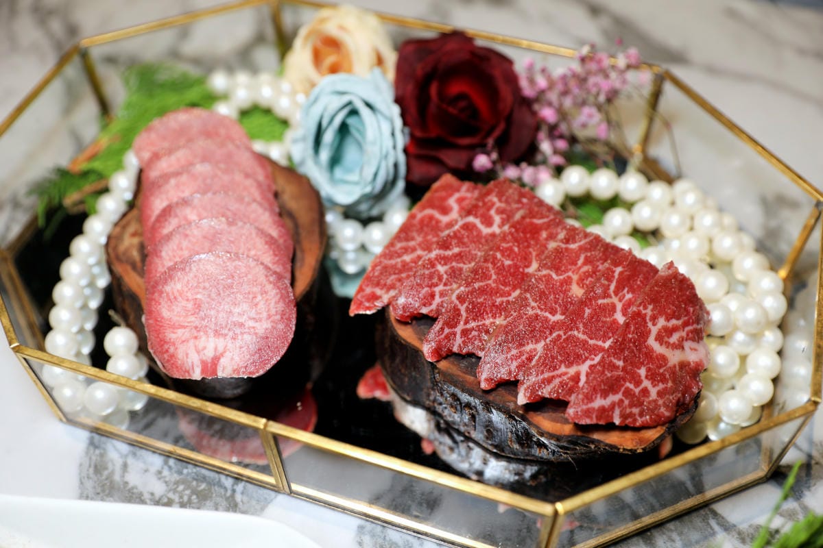 台中食記｜台中高級燒肉推薦！Eartha燒肉餐酒館 夢幻燒肉珠寶盒，桌邊代烤服務，親子寵物友善餐廳