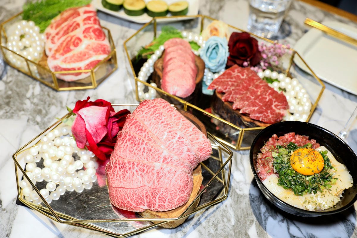 台中食記｜台中高級燒肉推薦！Eartha燒肉餐酒館 夢幻燒肉珠寶盒，桌邊代烤服務，親子寵物友善餐廳