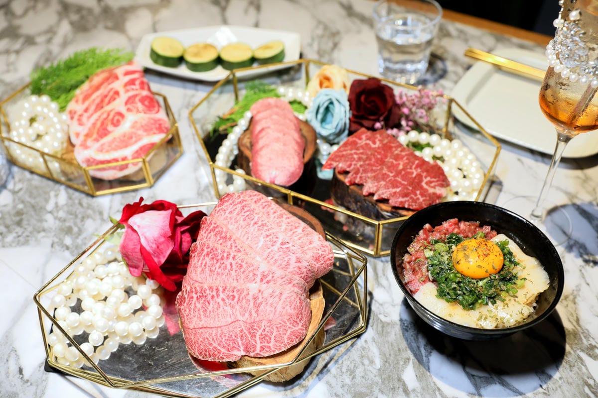 台中食記｜台中高級燒肉推薦！Eartha燒肉餐酒館 夢幻燒肉珠寶盒，桌邊代烤服務，親子寵物友善餐廳