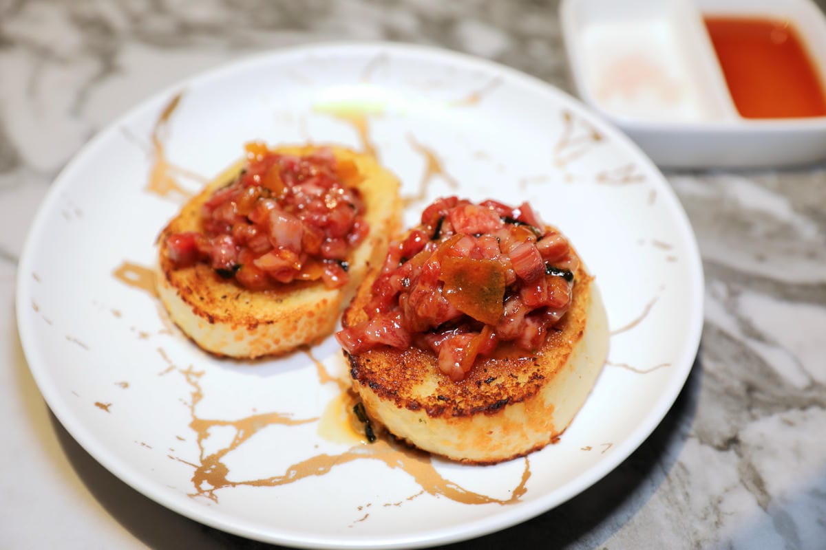 台中食記｜台中高級燒肉推薦！Eartha燒肉餐酒館 夢幻燒肉珠寶盒，桌邊代烤服務，親子寵物友善餐廳