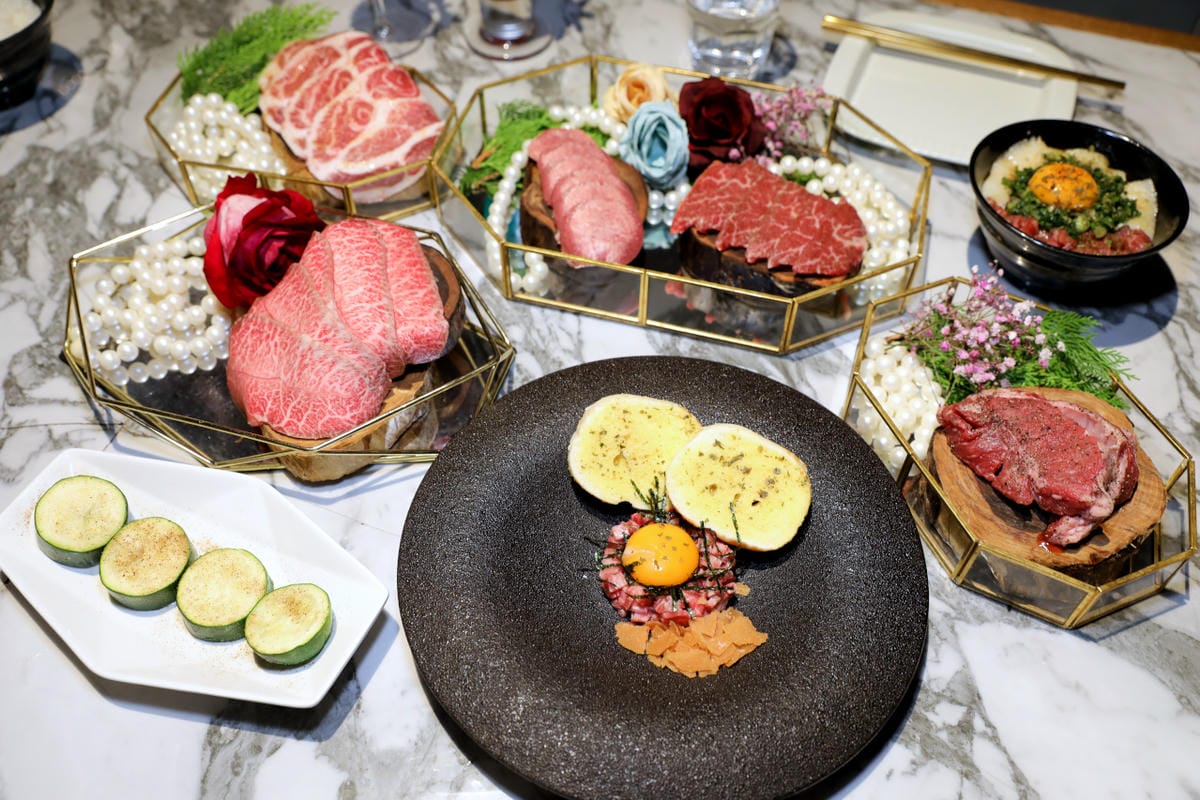 台中食記｜台中高級燒肉推薦！Eartha燒肉餐酒館 夢幻燒肉珠寶盒，桌邊代烤服務，親子寵物友善餐廳