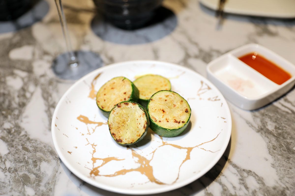 台中食記｜台中高級燒肉推薦！Eartha燒肉餐酒館 夢幻燒肉珠寶盒，桌邊代烤服務，親子寵物友善餐廳