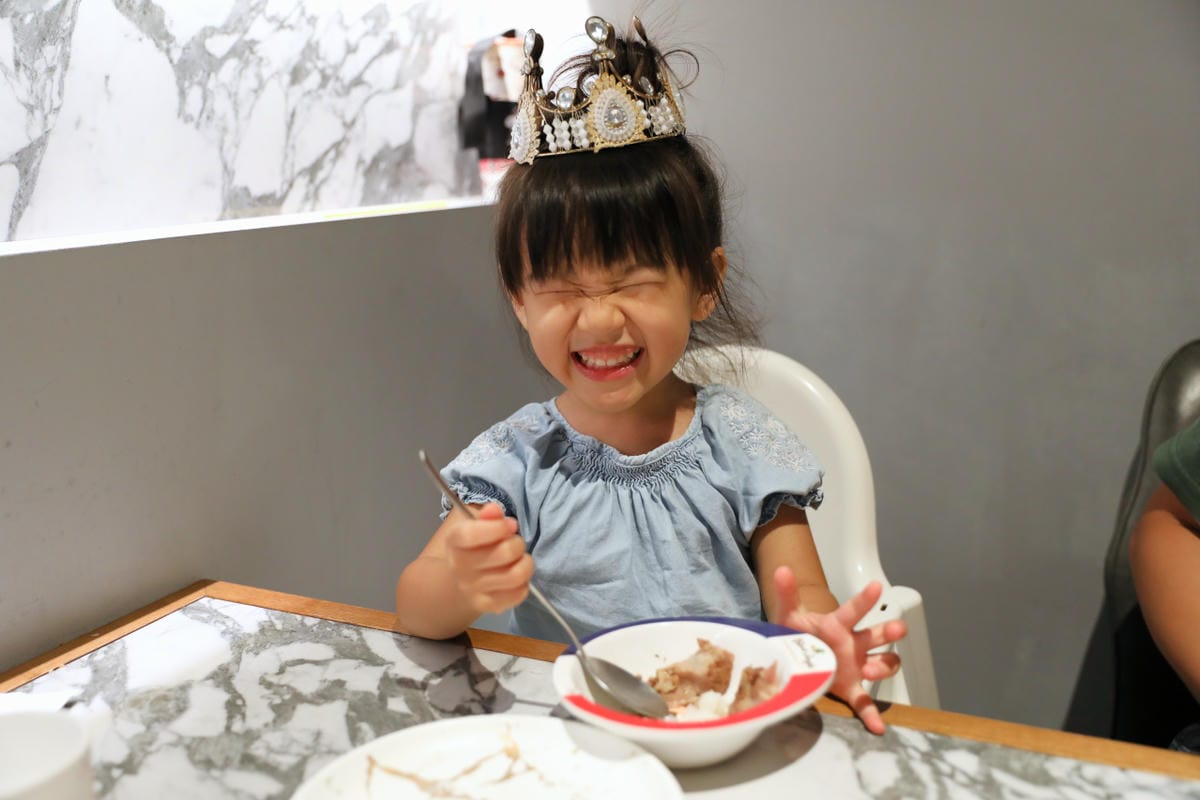 台中食記｜台中高級燒肉推薦！Eartha燒肉餐酒館 夢幻燒肉珠寶盒，桌邊代烤服務，親子寵物友善餐廳