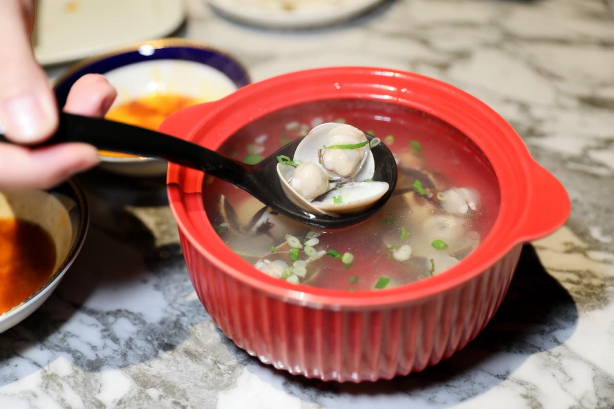 台中食記｜台中高級燒肉推薦！Eartha燒肉餐酒館 夢幻燒肉珠寶盒，桌邊代烤服務，親子寵物友善餐廳