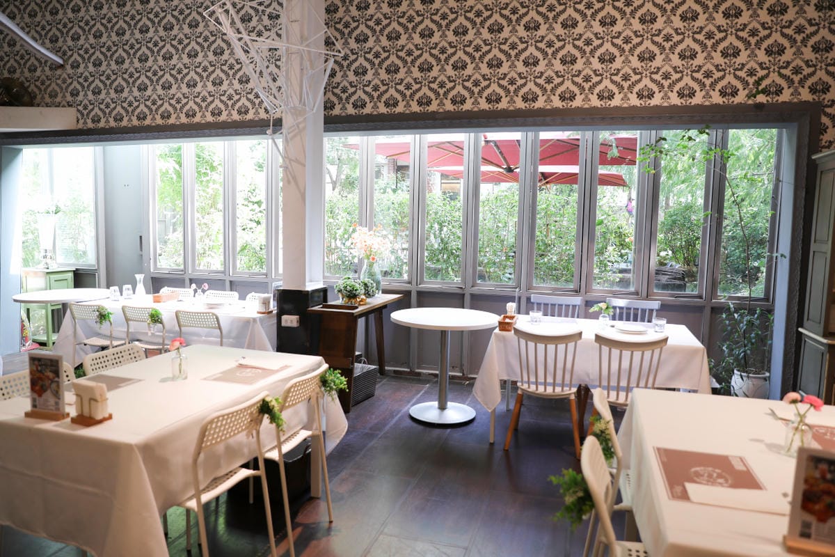 台中食記|北屯親子寵物友善餐廳推薦!(兔奴俱樂部)綠萼159地中海南法料理 台中超美綠意歐風餐廳,還有超可愛的兔子唷~ - 第5張圖 台中食記|北屯親子寵物友善餐廳推薦!(兔奴俱樂部)綠萼159地中海南法料理 台中超美綠意歐風餐廳,還有超可愛的兔子唷~