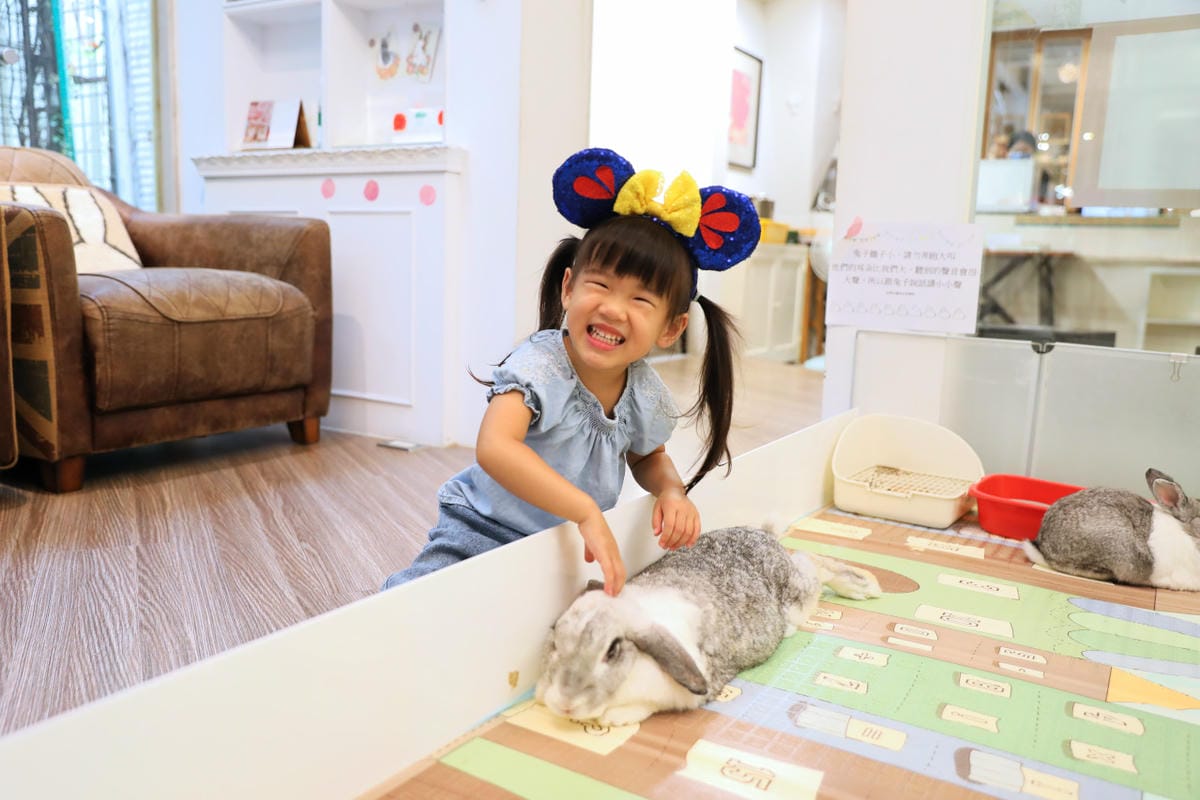 台中食記|北屯親子寵物友善餐廳推薦!(兔奴俱樂部)綠萼159地中海南法料理 台中超美綠意歐風餐廳,還有超可愛的兔子唷~ - 第13張圖 台中食記|北屯親子寵物友善餐廳推薦!(兔奴俱樂部)綠萼159地中海南法料理 台中超美綠意歐風餐廳,還有超可愛的兔子唷~