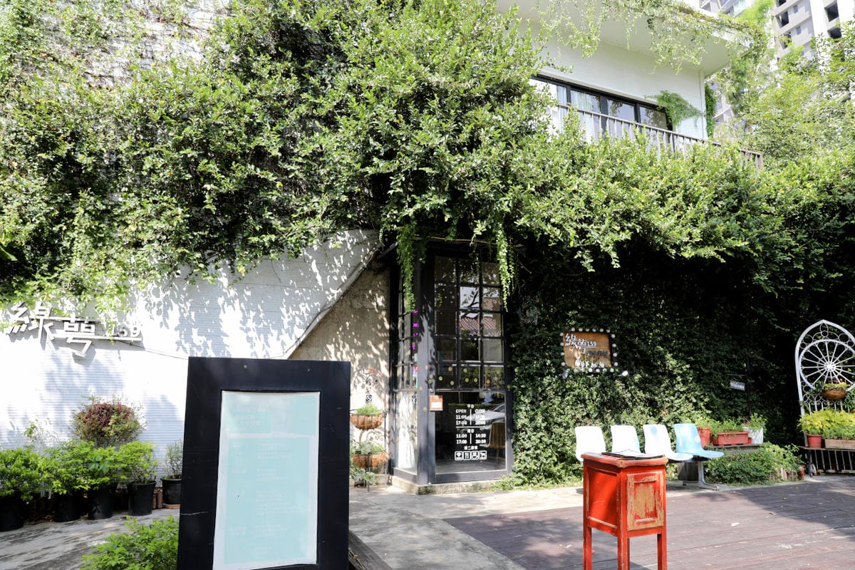 台中食記|北屯親子寵物友善餐廳推薦!(兔奴俱樂部)綠萼159地中海南法料理 台中超美綠意歐風餐廳,還有超可愛的兔子唷~ - 第3張圖 台中食記|北屯親子寵物友善餐廳推薦!(兔奴俱樂部)綠萼159地中海南法料理 台中超美綠意歐風餐廳,還有超可愛的兔子唷~