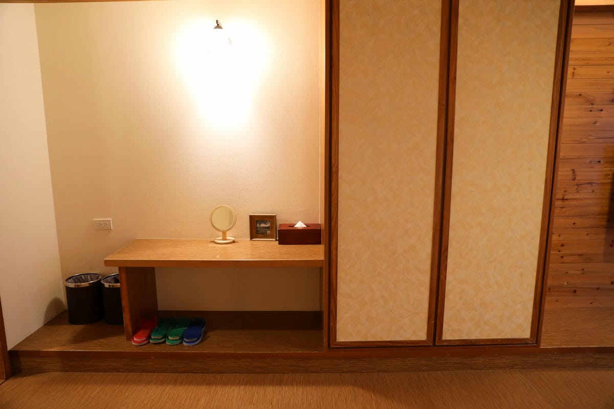 花蓮民宿｜花蓮吉安鄉綠色隧道民宿 金澤居 花蓮親子住宿推薦！親子友善，孩子最喜歡的餵魚民宿~