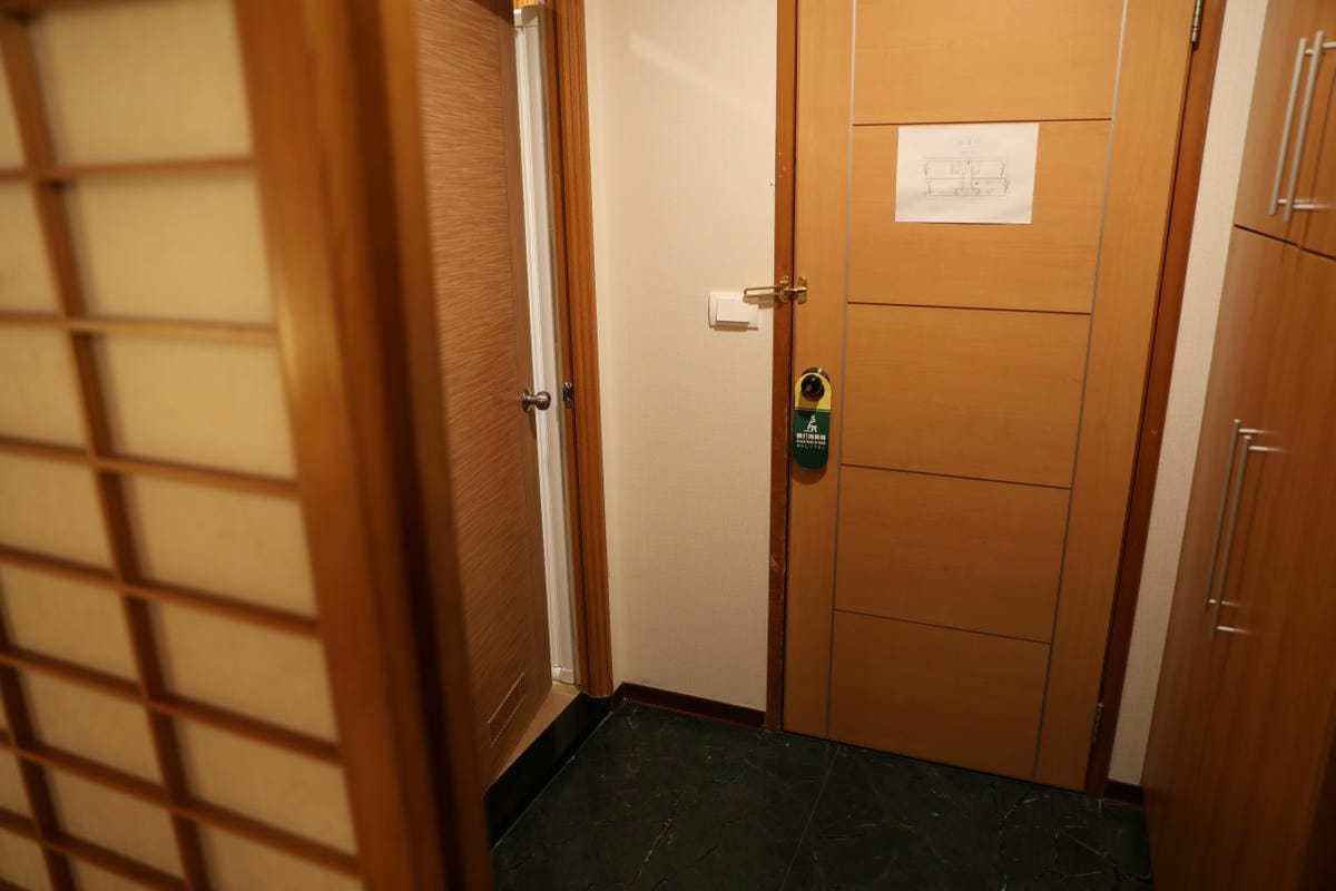 花蓮民宿｜花蓮吉安鄉綠色隧道民宿 金澤居 花蓮親子住宿推薦！親子友善，孩子最喜歡的餵魚民宿~