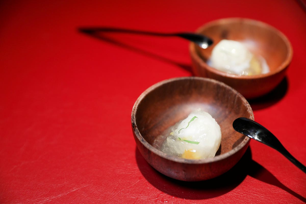 台北食記｜嵩sung台北大安 2023台北最新開幕餐酒館推薦！時尚洞穴風餐廳，台中人氣餐酒館插旗台北～