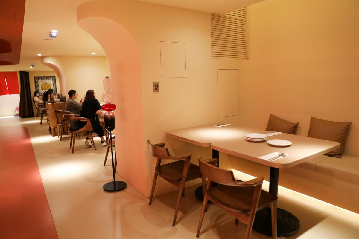 台北食記｜嵩sung台北大安 2023台北最新開幕餐酒館推薦！時尚洞穴風餐廳，台中人氣餐酒館插旗台北～