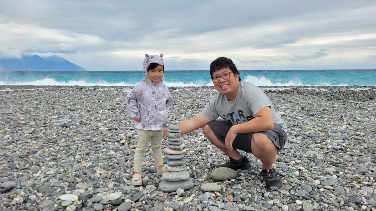 花蓮民宿｜花蓮吉安鄉綠色隧道民宿 金澤居 花蓮親子住宿推薦！親子友善，孩子最喜歡的餵魚民宿~