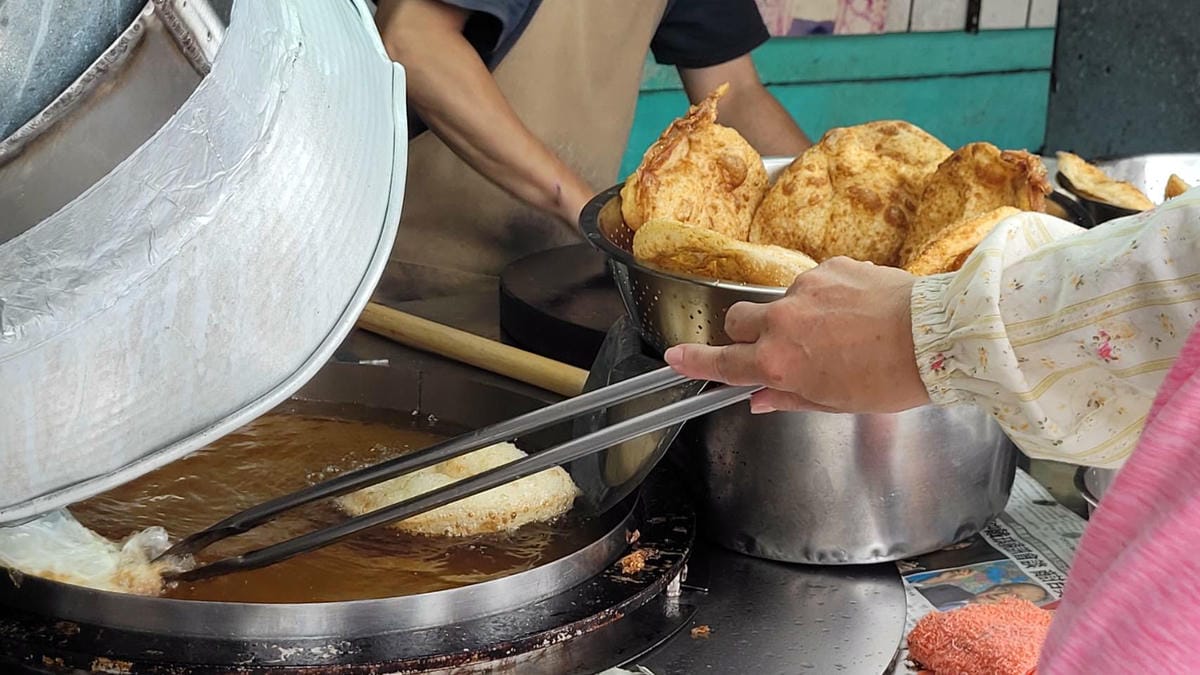 花蓮民宿｜花蓮吉安鄉綠色隧道民宿 金澤居 花蓮親子住宿推薦！親子友善，孩子最喜歡的餵魚民宿~