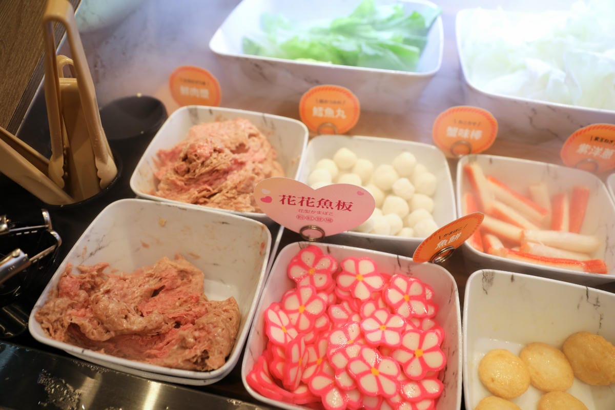 桃園食記｜A8林口長庚火鍋推薦！聚日式鍋物（林口文化店）聚X Hello Kitty聚萌粉紅牛奶鍋