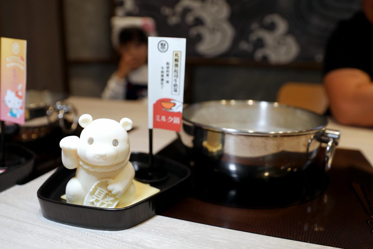 桃園食記｜A8林口長庚火鍋推薦！聚日式鍋物（林口文化店）聚X Hello Kitty聚萌粉紅牛奶鍋