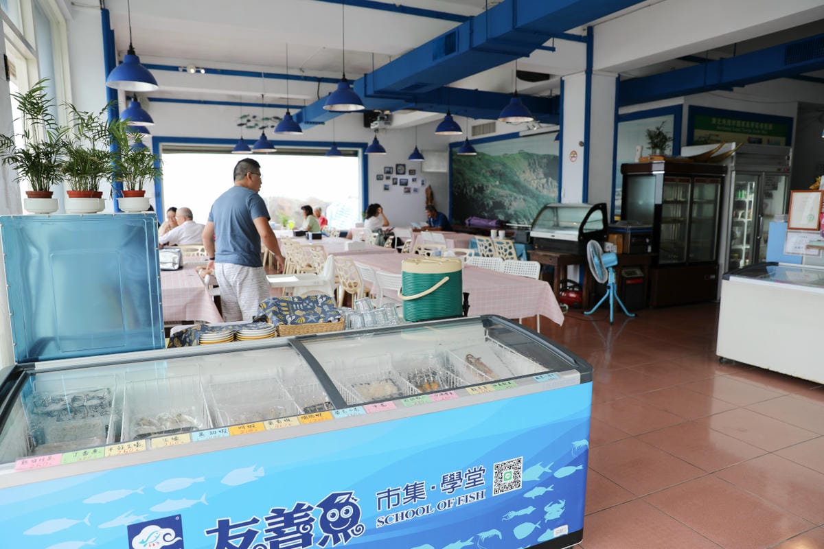 新北食記｜東北角海洋牧場景觀餐廳 貢寮九孔鮑魚專賣店推薦！無敵海景配上活鮑魚火鍋、乾煎鮑魚，極為享受～