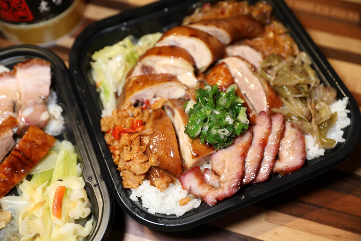 台北食記｜台北最強燒臘便當超好吃推薦！名門燒臘-伊通店（臨四平商圈）肥瘦任選，加肉自由！