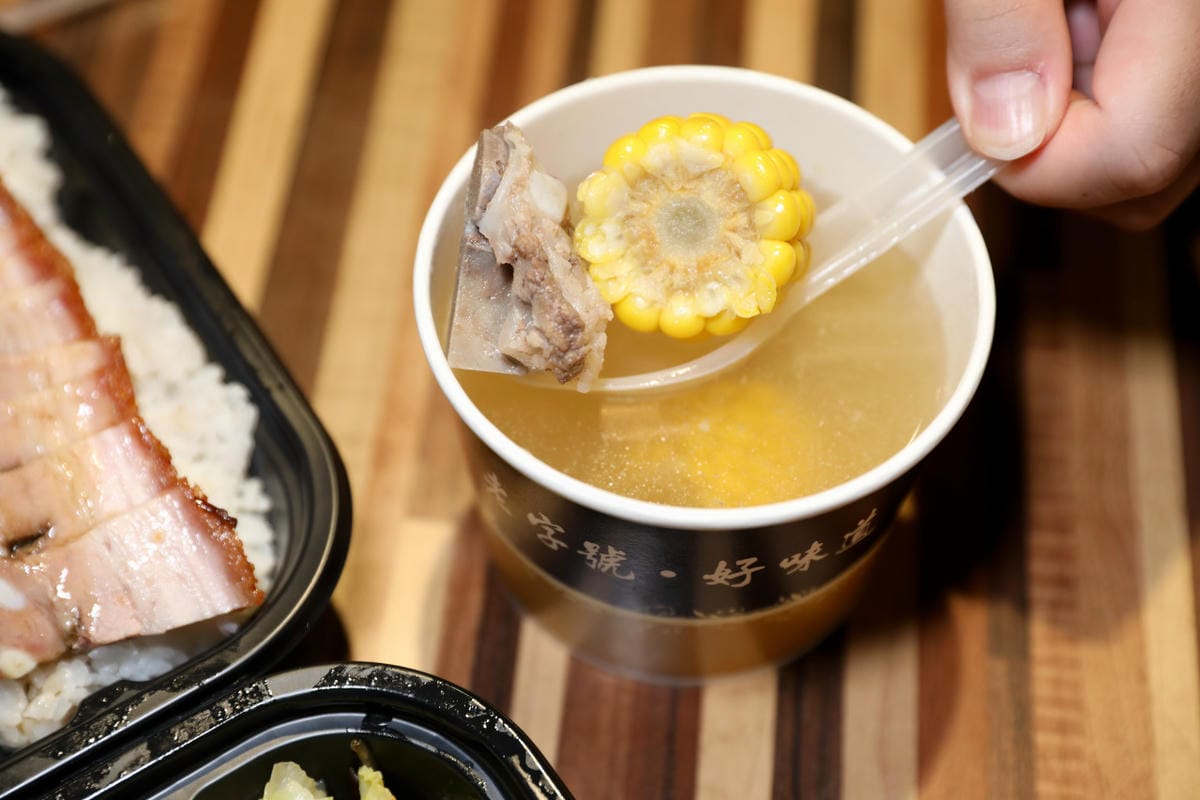 台北食記｜台北最強燒臘便當超好吃推薦！名門燒臘-伊通店（臨四平商圈）肥瘦任選，加肉自由！