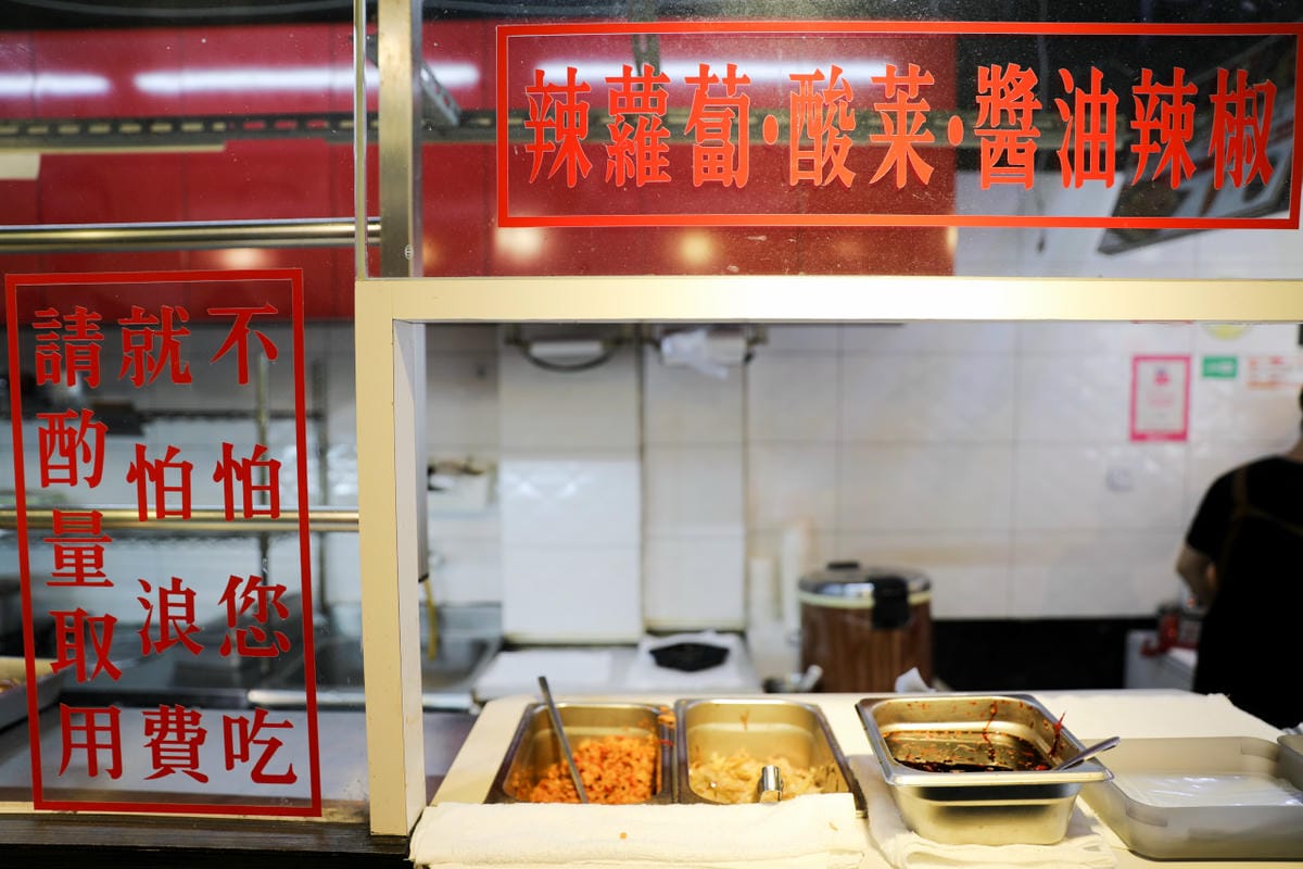 台北食記｜台北最強燒臘便當超好吃推薦！名門燒臘-伊通店（臨四平商圈）肥瘦任選，加肉自由！