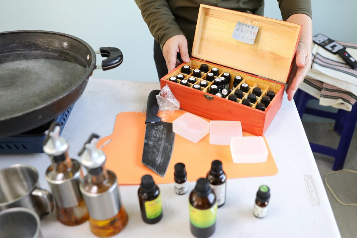 新竹旅遊|香草森林農遊軸帶-杉沐松農場 金盞花手工香皂DIY 新竹尖石親子一日遊行程推薦!合興愛情車站搭乘蒸汽小火車 - 第8張圖 新竹旅遊|香草森林農遊軸帶-杉沐松農場 金盞花手工香皂DIY 新竹尖石親子一日遊行程推薦!合興愛情車站搭乘蒸汽小火車