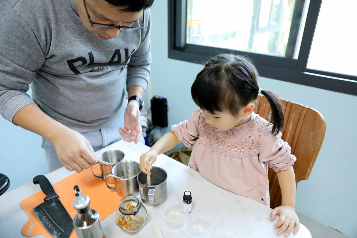 新竹旅遊|香草森林農遊軸帶-杉沐松農場 金盞花手工香皂DIY 新竹尖石親子一日遊行程推薦!合興愛情車站搭乘蒸汽小火車 - 第15張圖 新竹旅遊|香草森林農遊軸帶-杉沐松農場 金盞花手工香皂DIY 新竹尖石親子一日遊行程推薦!合興愛情車站搭乘蒸汽小火車