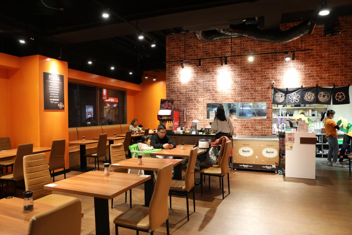 桃園食記｜林口長庚周邊美食 炙り庵steak牛排（龜山長庚店）日式熟成牛排推薦！自助吧滷肉飯吃到飽，竟然還有蔥鹽牛舌！