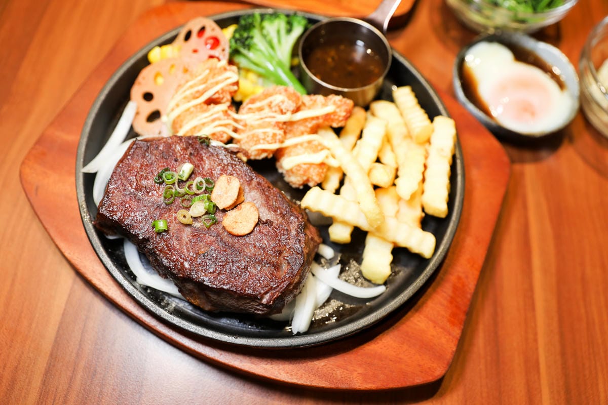 桃園食記｜林口長庚周邊美食 炙り庵steak牛排（龜山長庚店）日式熟成牛排推薦！自助吧滷肉飯吃到飽，竟然還有蔥鹽牛舌！