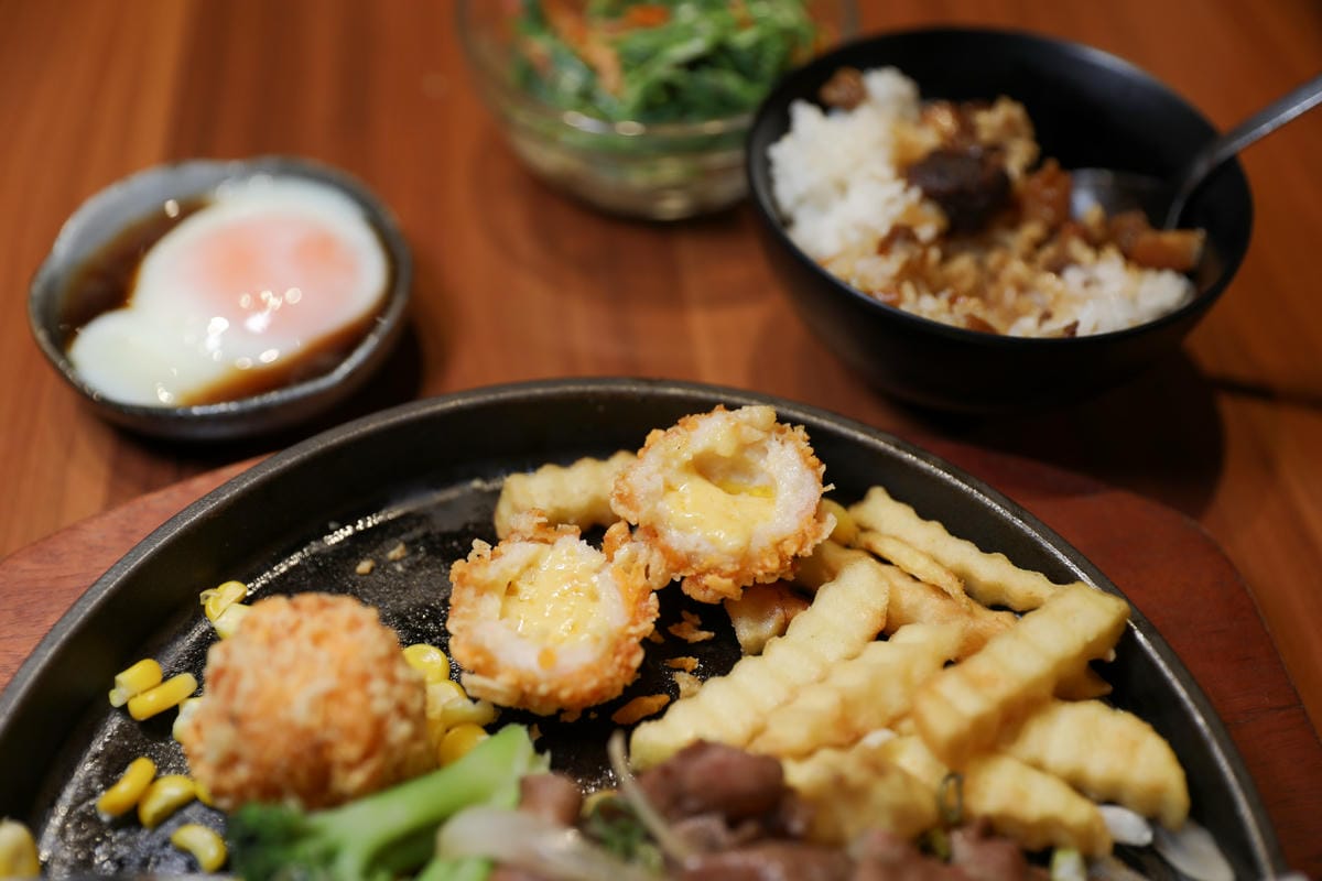 桃園食記｜林口長庚周邊美食 炙り庵steak牛排（龜山長庚店）日式熟成牛排推薦！自助吧滷肉飯吃到飽，竟然還有蔥鹽牛舌！