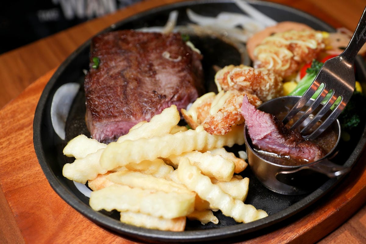 桃園食記｜林口長庚周邊美食 炙り庵steak牛排（龜山長庚店）日式熟成牛排推薦！自助吧滷肉飯吃到飽，竟然還有蔥鹽牛舌！