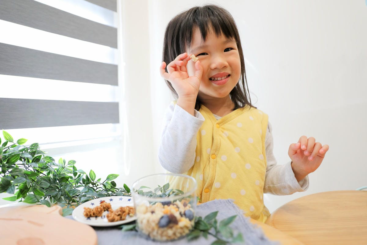 料理|親子健康零食,早餐搭配首選!三機食品 台灣在地食材鮮烤燕麥 (經典黑糖)、谷諾粒(紫芋甘藷、紅心甘藷、莓果) - 第15張圖 料理|親子健康零食,早餐搭配首選!三機食品 台灣在地食材鮮烤燕麥 (經典黑糖)、谷諾粒(紫芋甘藷、紅心甘藷、莓果)