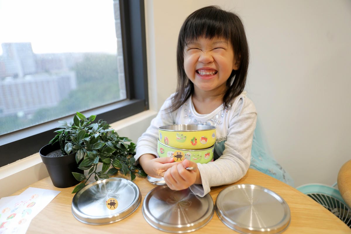 親子育兒|作伴《不鏽鋼繽紛三色碗三入組》幼稚園必備餐具-客製化雷雕姓名、耐高溫防水姓名貼,可拆洗不鏽鋼三色碗推薦! - 第8張圖 親子育兒|作伴《不鏽鋼繽紛三色碗三入組》幼稚園必備餐具-客製化雷雕姓名、耐高溫防水姓名貼,可拆洗不鏽鋼三色碗推薦!
