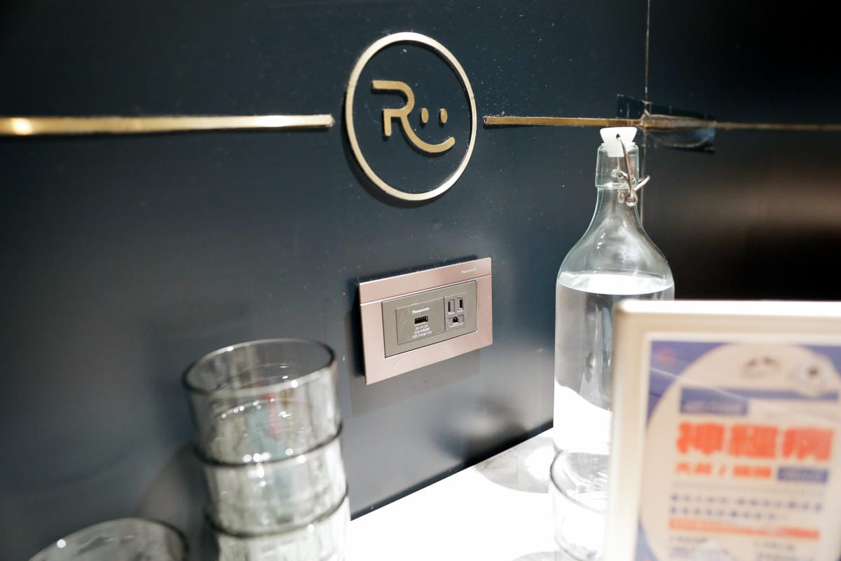 台北食記｜台北華山親子餐廳推薦！富爸爸餐飲會所 餐點超好吃，遊戲區還有陪玩姐姐～