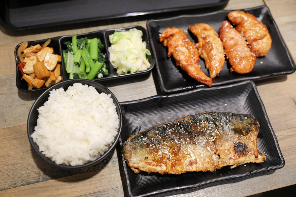 台北食記｜中正紀念堂美食 飴盛禾 烤定食 秘醬火烤系列推薦！中正區便當外送、外帶餐盒