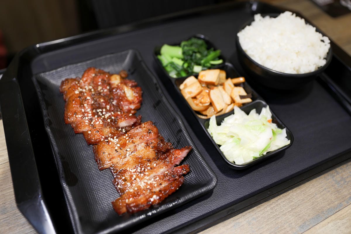 台北食記｜中正紀念堂美食 飴盛禾 烤定食 秘醬火烤系列推薦！中正區便當外送、外帶餐盒