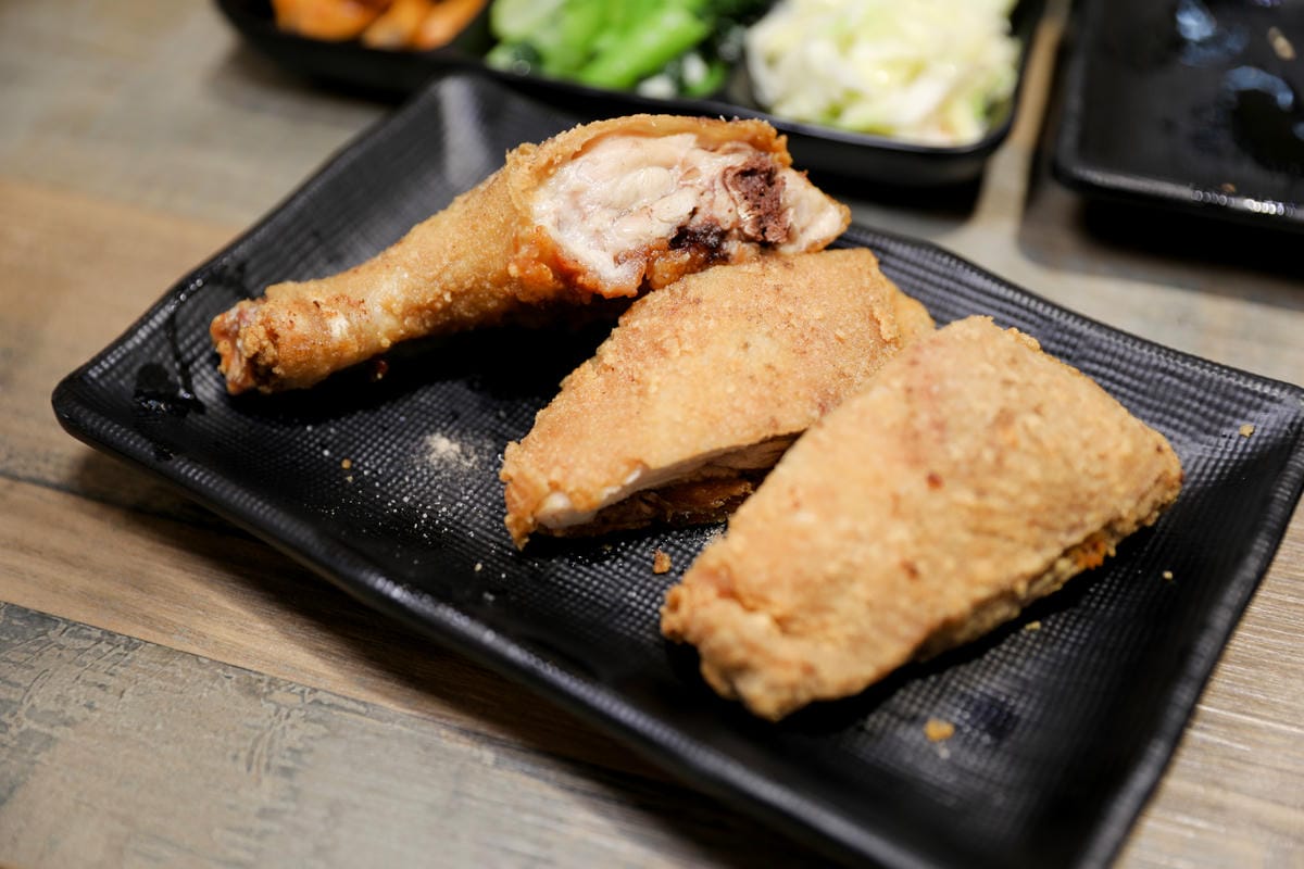 台北食記｜中正紀念堂美食 飴盛禾 烤定食 秘醬火烤系列推薦！中正區便當外送、外帶餐盒
