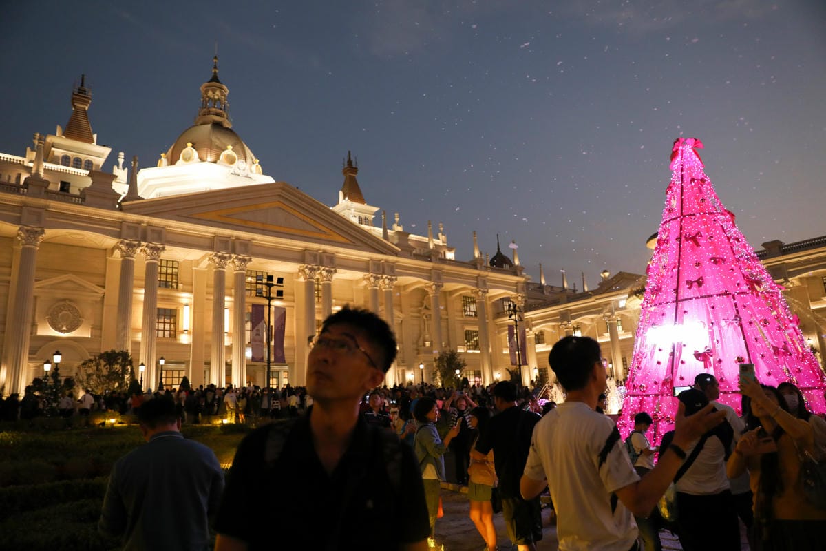 嘉義旅遊|嘉義景點推薦!佐登妮絲城堡《2023星海聖誕節》星光粉雪泡泡季 南台灣下雪囉!在城堡浪漫燈海夜景中享用聖誕大餐!(KKday線上購票)星光優惠票 - 第29張圖 嘉義旅遊|嘉義景點推薦!佐登妮絲城堡《2023星海聖誕節》星光粉雪泡泡季 南台灣下雪囉!在城堡浪漫燈海夜景中享用聖誕大餐!(KKday線上購票)星光優惠票