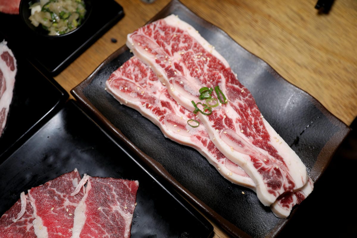 台北食記｜台北東區美食推薦！燒肉殿 燒肉吃到飽、啤酒暢飲 聚餐好去處~
