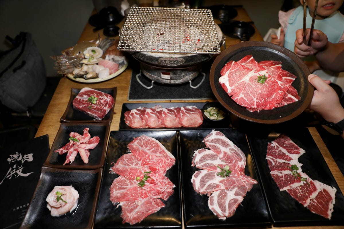 台北食記｜台北東區美食推薦！燒肉殿 燒肉吃到飽、啤酒暢飲 聚餐好去處~