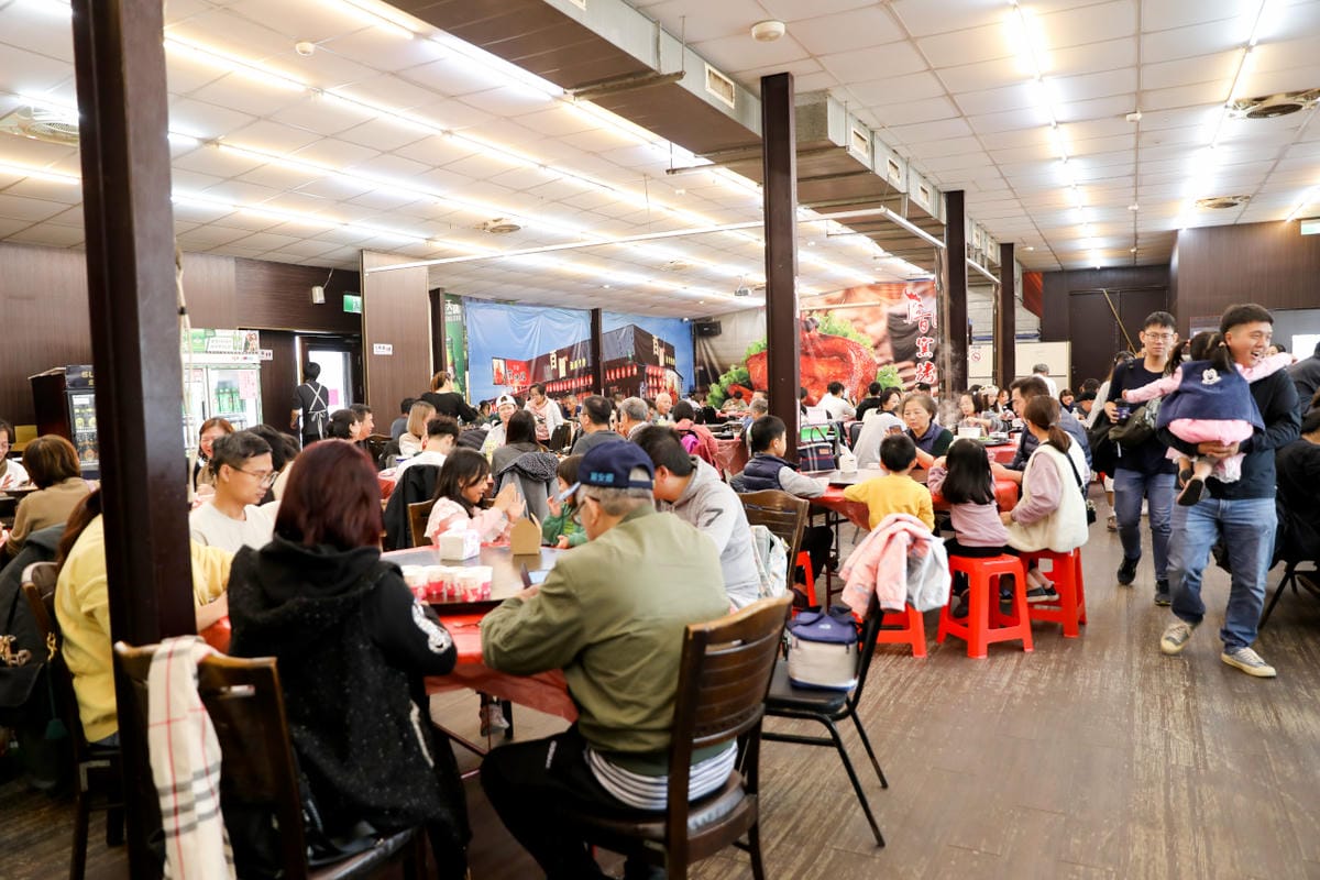 宜蘭食記｜五結美食 百匯窯烤雞餐廳 二連霸十大好食獎，海鮮快炒、宜蘭甕仔雞推薦！