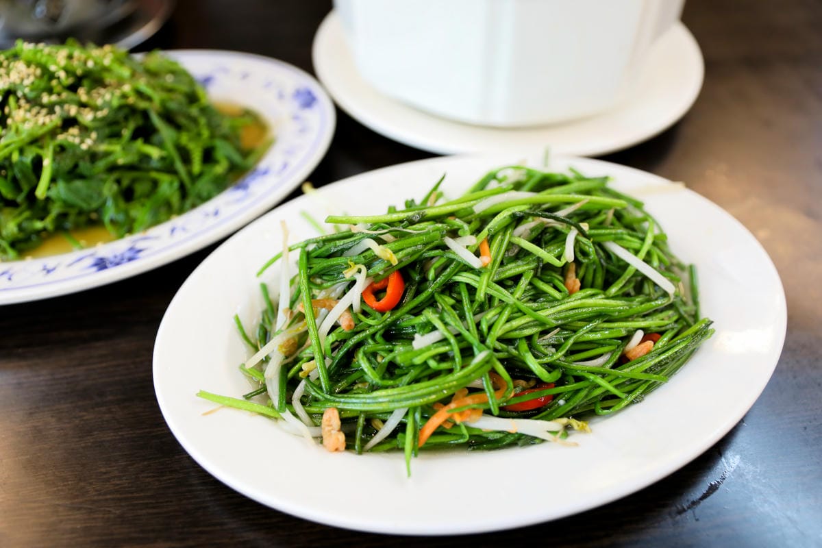 宜蘭食記｜五結美食 百匯窯烤雞餐廳 二連霸十大好食獎，海鮮快炒、宜蘭甕仔雞推薦！