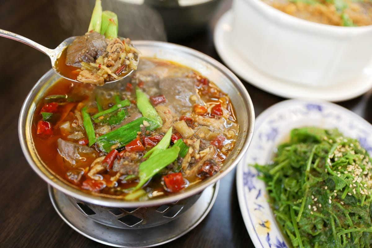 宜蘭食記｜五結美食 百匯窯烤雞餐廳 二連霸十大好食獎，海鮮快炒、宜蘭甕仔雞推薦！